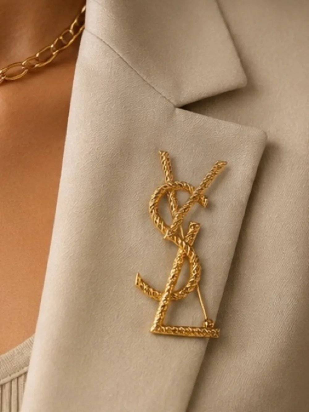 Luxury Gold Twisted Monogram Y Pendant Brooch